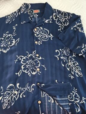 Tommy Bahama XLNavy Blue Floral Button-Down Camp Shirt